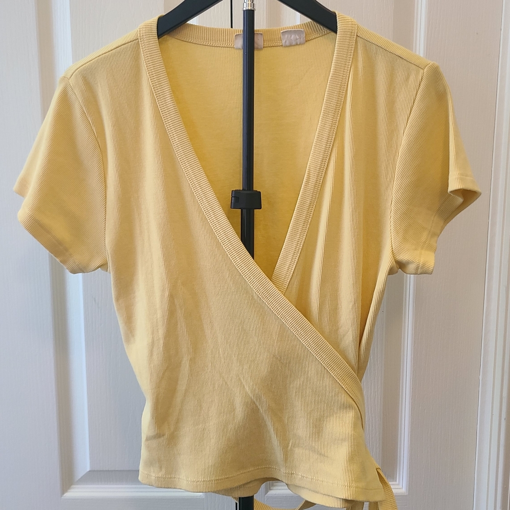 Levi's Yellow Short Sleeve Wrap Tee
